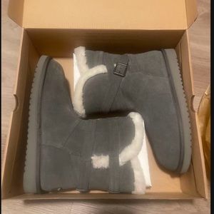 Women’s Size 9 Gray Uggs , Never worn Brand New